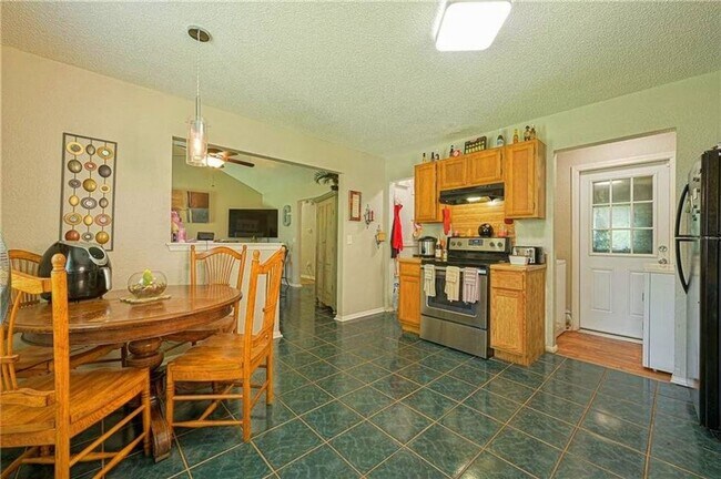 Building Photo - Gorgeous 3 bed/2 bath home in MWC!!