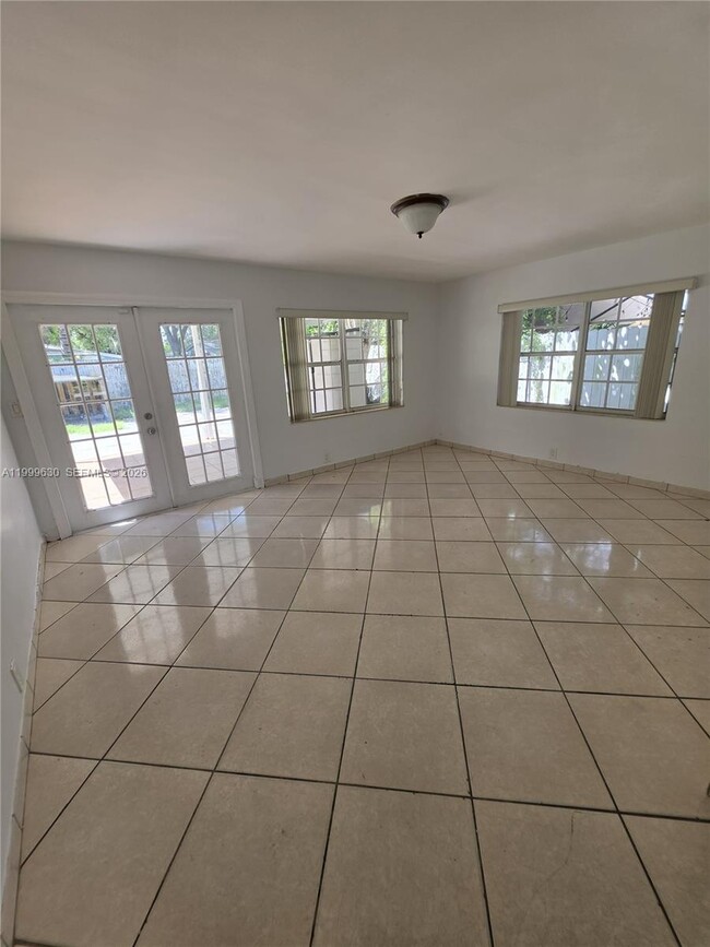 Building Photo - 5720 Douglas St