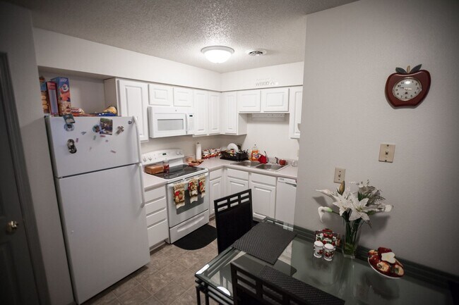Primary Photo - Cross Park Ave Apartments