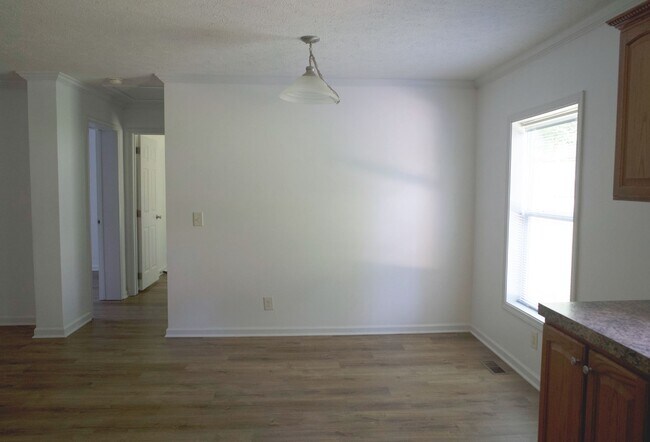 Building Photo - 152 Weaver Dairy Rd