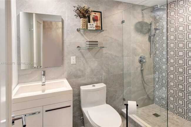 Building Photo - 1625 SE 10th Ave