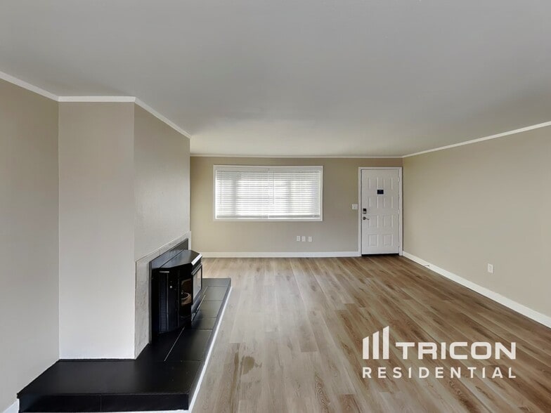 Building Photo - 13806 NE 49th St