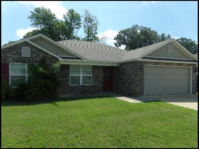 Building Photo - 2424 Vivian Dr