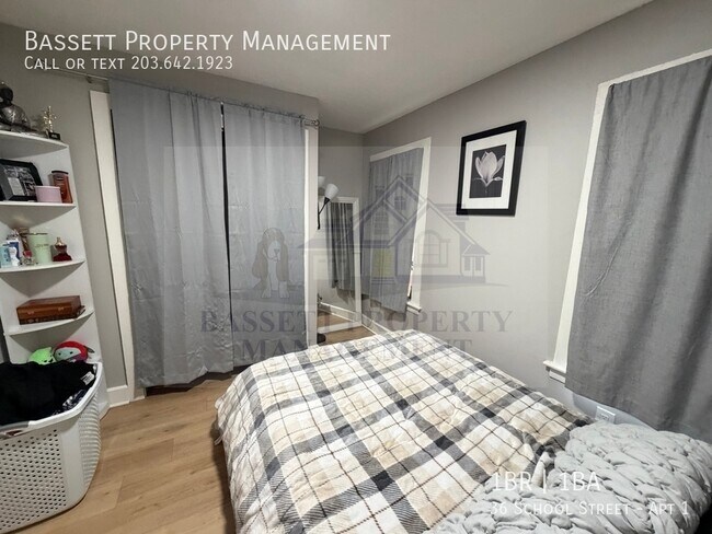 Building Photo - 36 School St