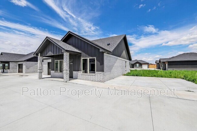Building Photo - 8889 Redbud Rd