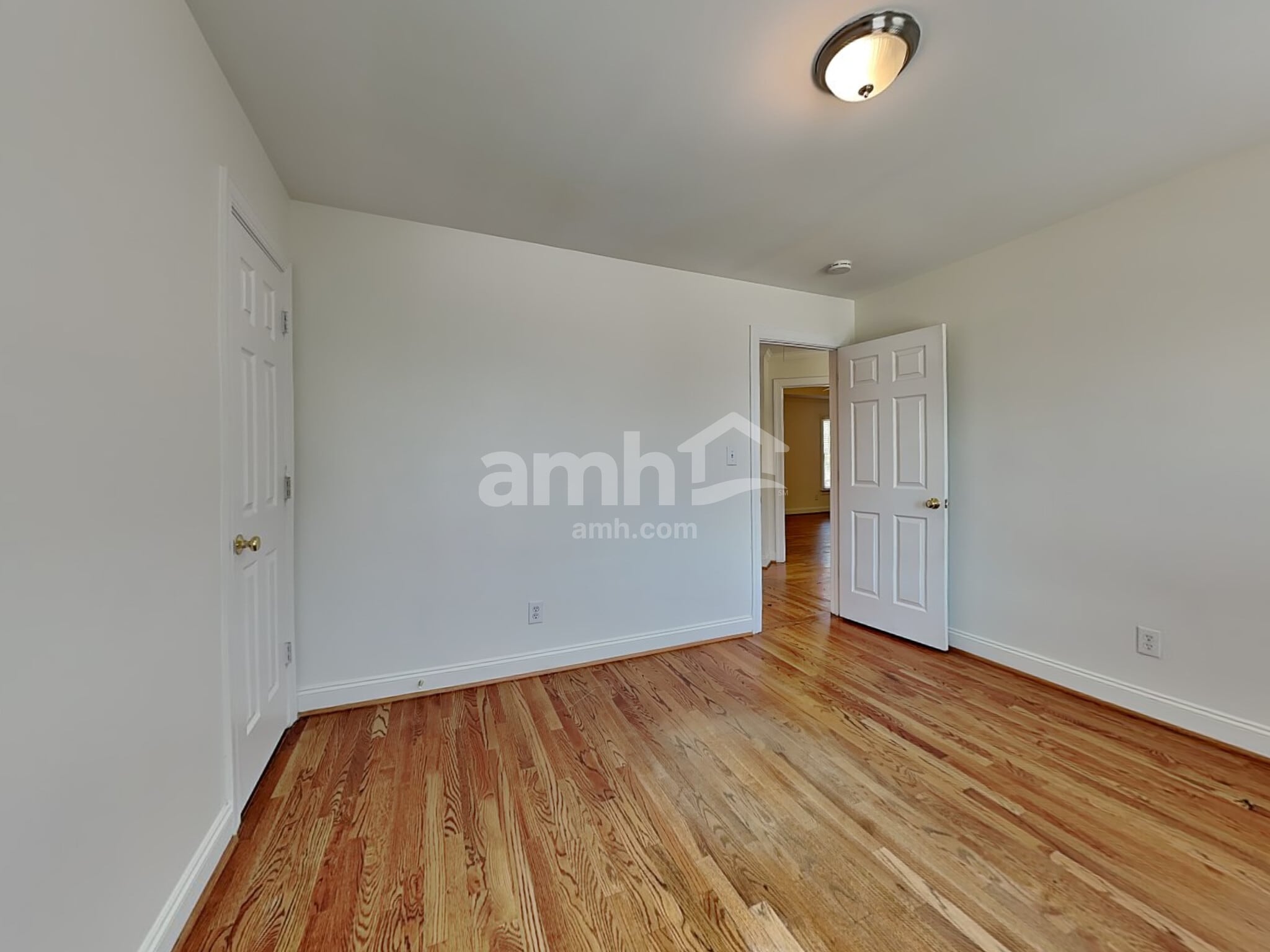 Building Photo - 2402 Clovelly Ct