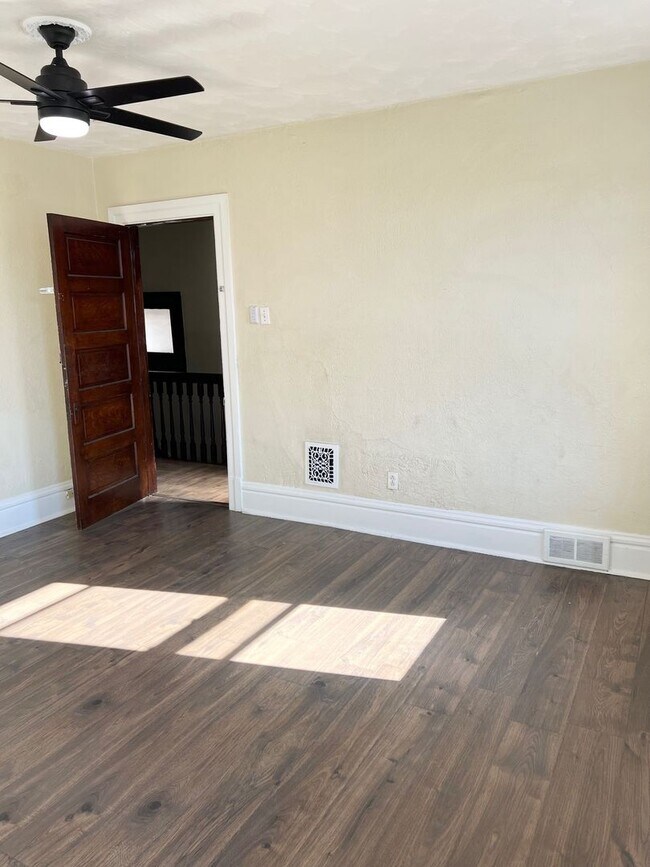 Building Photo - Newly Remodeled 3 or 4 Bedroom in Swissval...