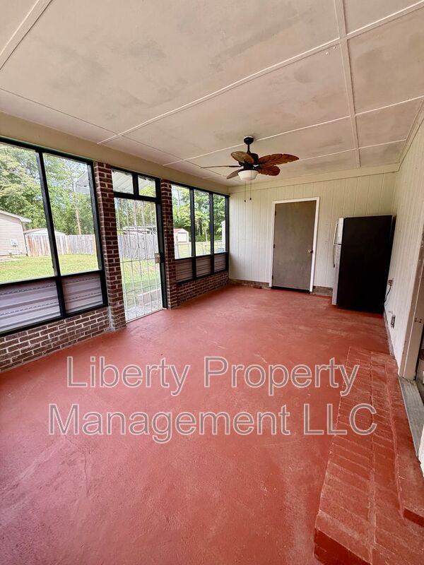 Building Photo - 1725 Sand Hill Rd
