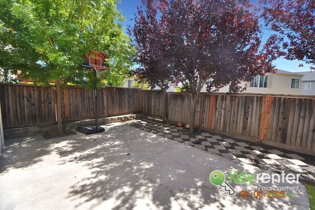 Building Photo - Beautiful 4 Bedroom Windemere Home on Corner Lot