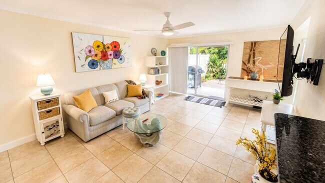 Building Photo - ANNUAL FURNISHED 1 BEDROOM, 1 BATH CONDO