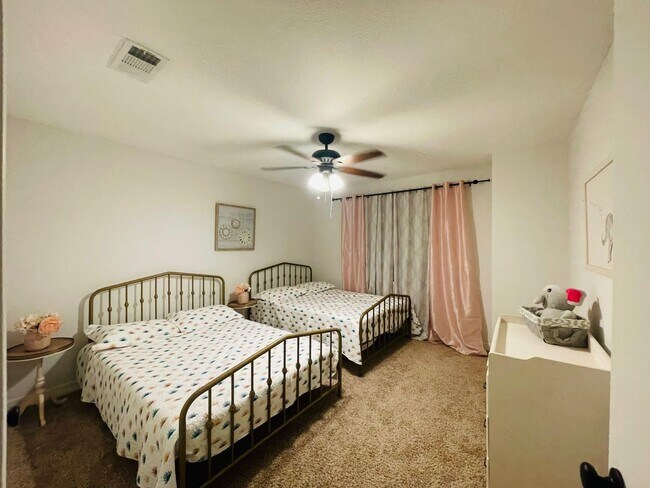 Building Photo - 18014 Vintage Wood Ln