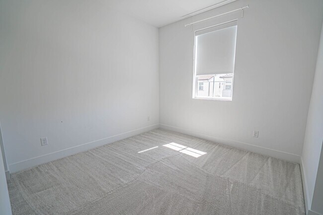 Building Photo - 28519 Moyer Ln