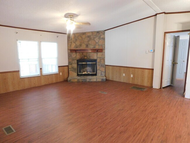 Building Photo - 482 Kelly Springs Rd