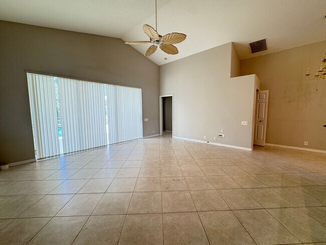 Building Photo - 4 Bedroom 2 Bathroom + Den - Attached Garage and  Heated  Pool!