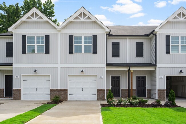Building Photo - Move in Special*1/2 Month Rent Free*  3 Be...
