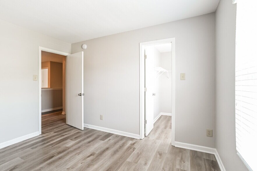 Building Photo - 13921 Lawrence Farm Ln