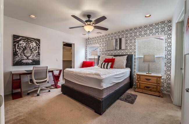 Building Photo - CHARMING FULLY FURNISHED 2 BEDROOM!