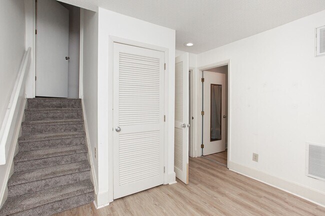 Building Photo - 128 Ridge Trail