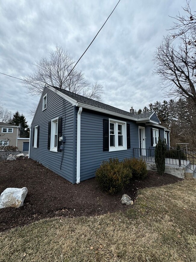 Building Photo - UPDATED THREE BEDROOM HOME in UPPER SAUCON