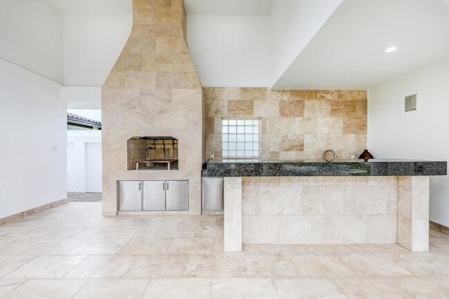 Building Photo - 314 Bordeaux Dr