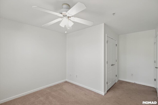 Building Photo - 235 River Green Ave