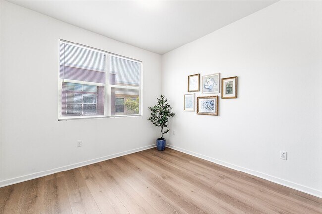 Building Photo - 664 Colorado Cir
