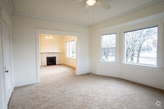 Building Photo - Gorgeous 2-Bedroom Corner Flat in 1911 Fou...