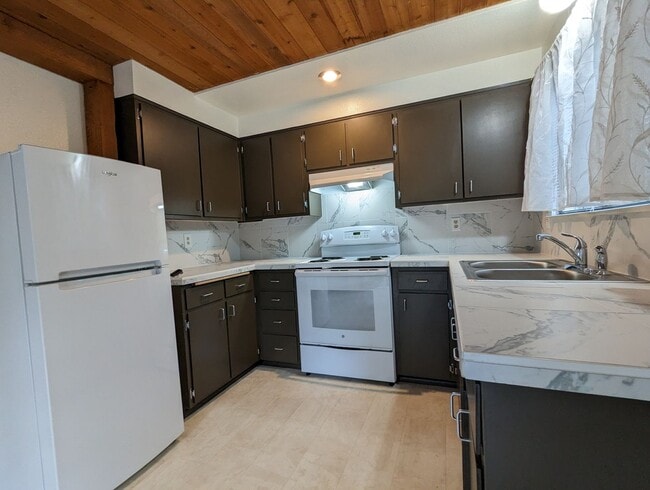 Building Photo - Fantastic 2-Bedroom, 1-Bath Home In E. Ama...
