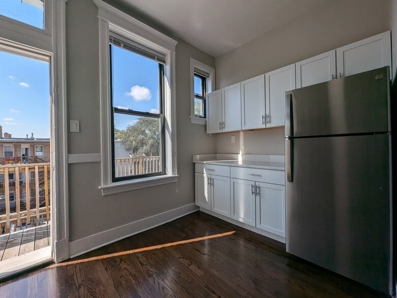 Building Photo - 3824 N Fremont