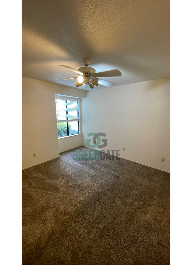 Building Photo - Gate Community 2 Bedroom Condo Availabilit...