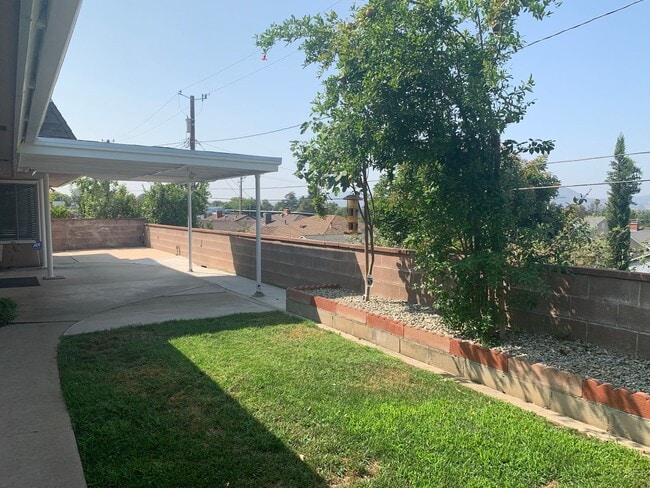 Building Photo - Gorgeous Two Story /Five Bedrooms in Burbank With Fantastic Views!!!