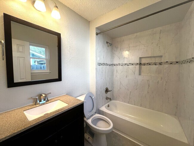 Building Photo - Recently Renovated 3/2 Home in South Austin with Bonus Room + Additional Storage