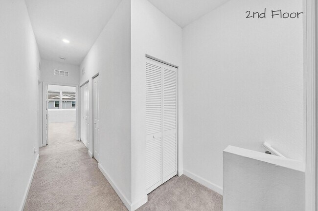 Building Photo - 235 SE Woodbark St