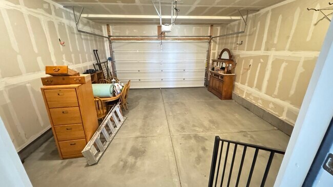 Building Photo - 404 Grassland Dr