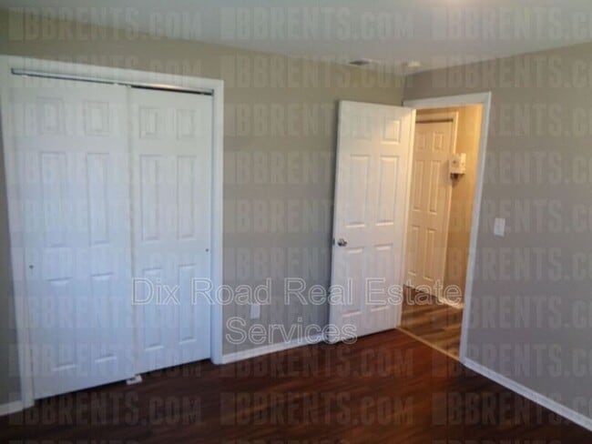 Building Photo - 374 Rockford Dr