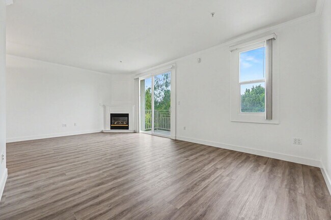 Building Photo - Remodeled 3BD Corner Townhome + Dual Primary Suites + Views | Bella Montana