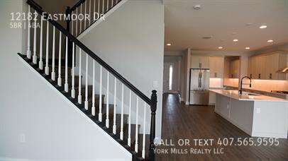 Building Photo - 12182 Eastmoor Dr
