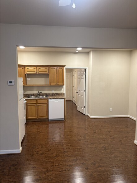 Kitchen eating area - 136 E Center Town Dr