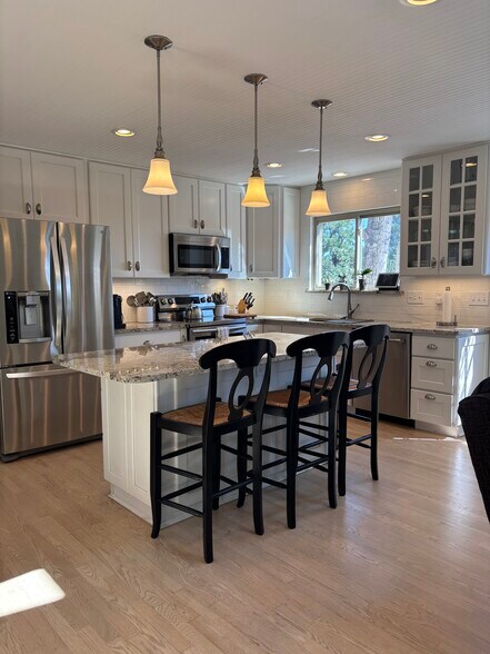 Kitchen with hardwood floors and granite counters - 3425 Birnamwood Dr