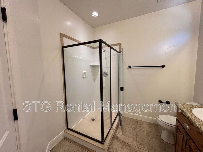 Building Photo - 750 350 N