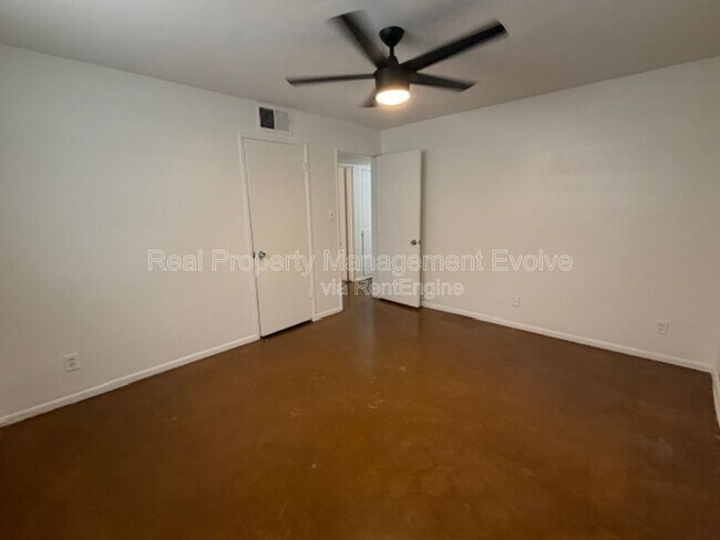 Building Photo - 2246 W Mulberry Dr