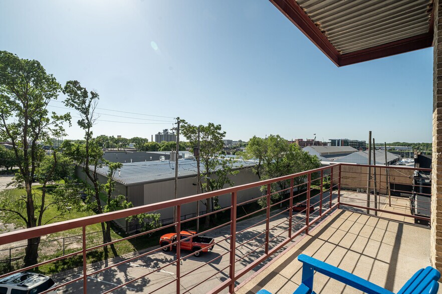 Views - 215 W Maple St