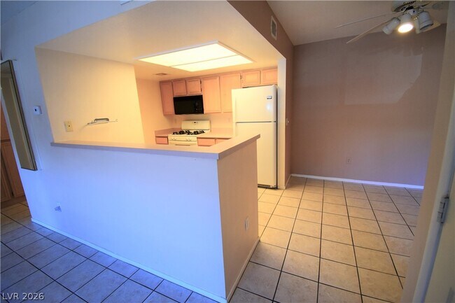 Building Photo - 8070 W Russell Rd