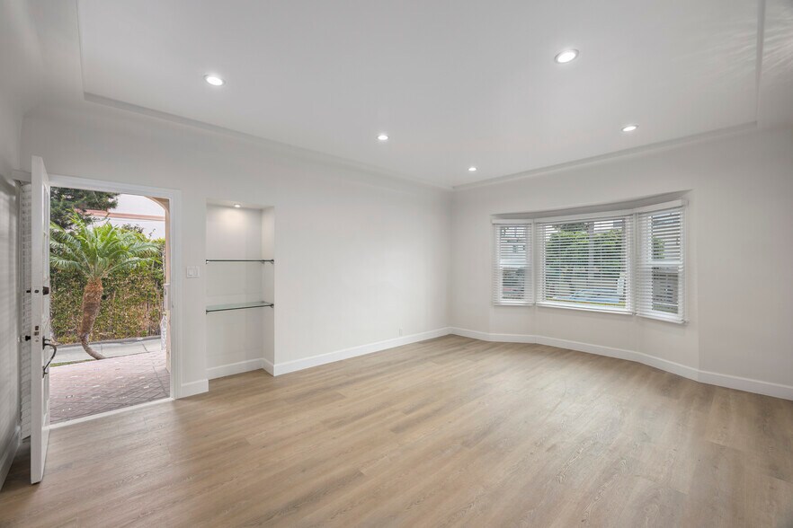 Building Photo - 5917 Carlton Way