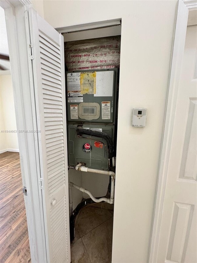 Building Photo - 2000 Monroe St