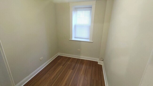 Building Photo - 109 N Center St