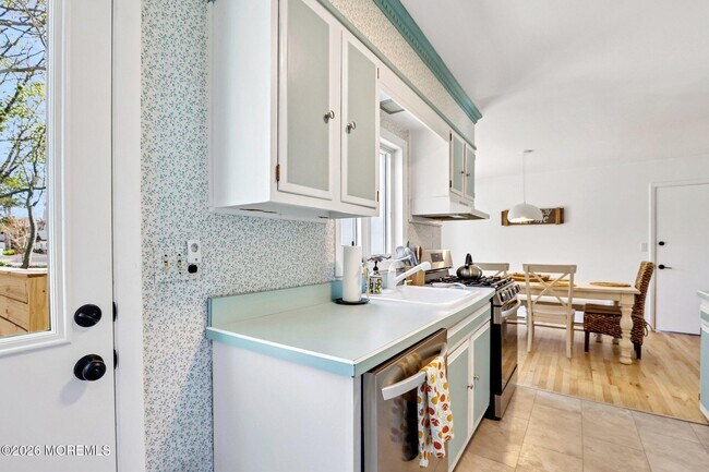 Building Photo - 1850 Fernwood Rd