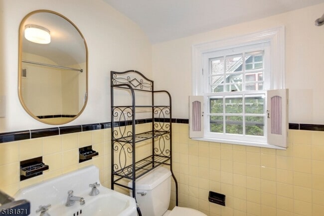 Building Photo - 1 Gapview Rd