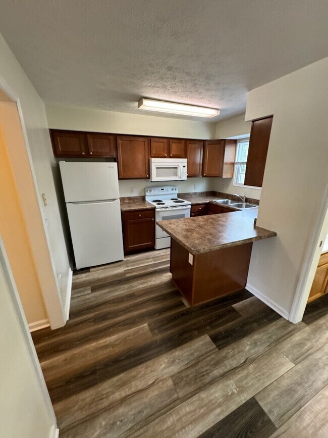 Building Photo - Two Bedroom Townhome