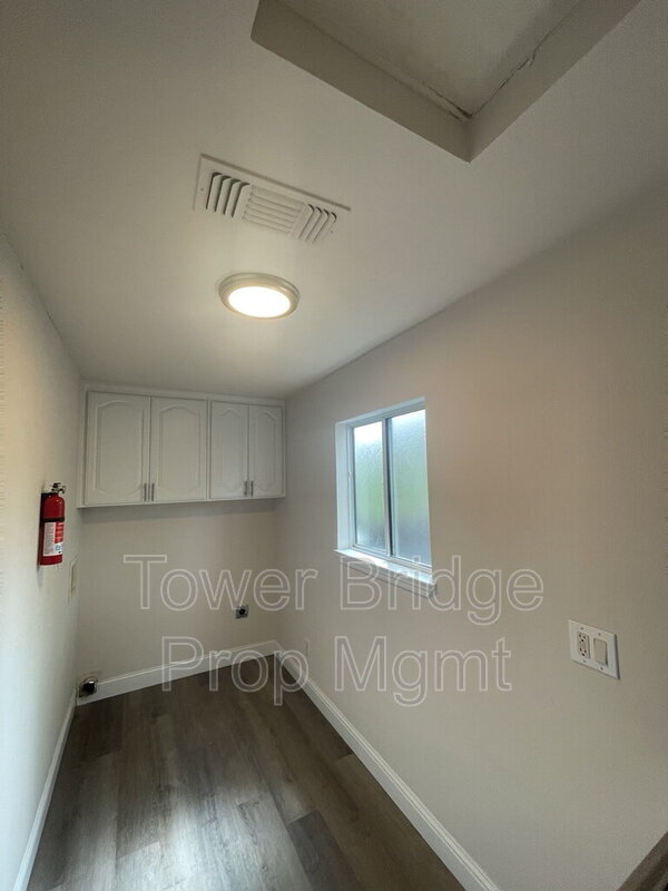 Building Photo - 737 Cresta Ct